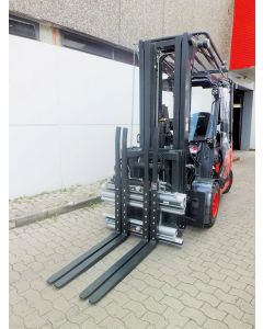 Bestellen Sie jetzt die Vorschub-Doppelpaletten-Klammer zur Aufnahme von zwei Paletten im Logistik XTRA-Shop.