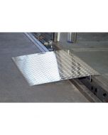 Überfahrbrücke aus Aluminium für Zwischenräume, mit Anschlagwinkeln zur Sicherung gegen Abrutschen