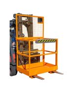 Der Arbeitskorb von Bauer Südlohn wird für zusätzliche Sicherheit über die breite Seite aufgenommen.